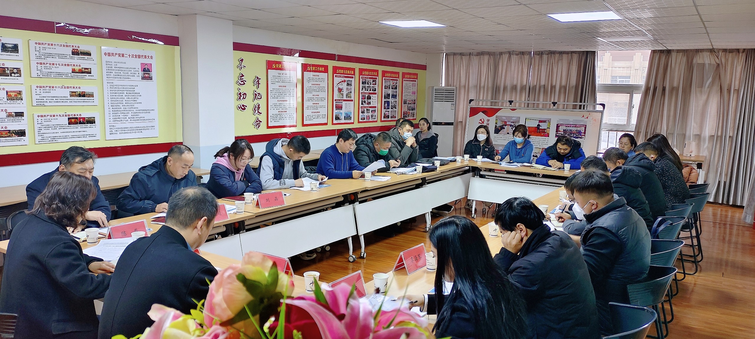 走進項目一線 共謀經(jīng)濟發(fā)展 ——安陽市市場監(jiān)管局12315投訴中心黨支部與中潤建設黨支部聯(lián)合開展主題黨日活動